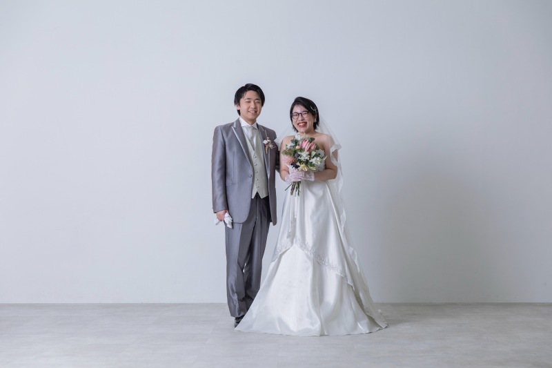 シンプルな真っ白な背景で