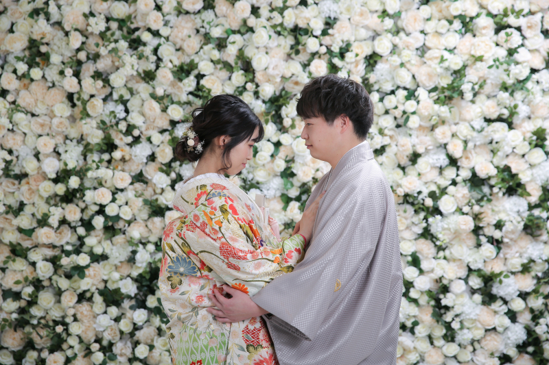 フラワーウォールでロマンチックに！