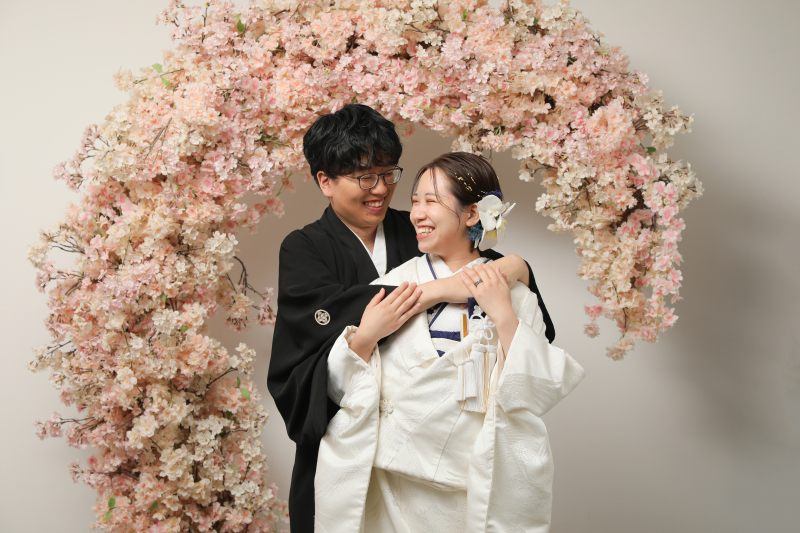 新郎様からのバックハグ!