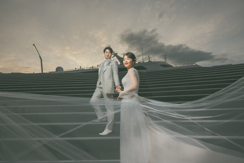 レースを靡かせて