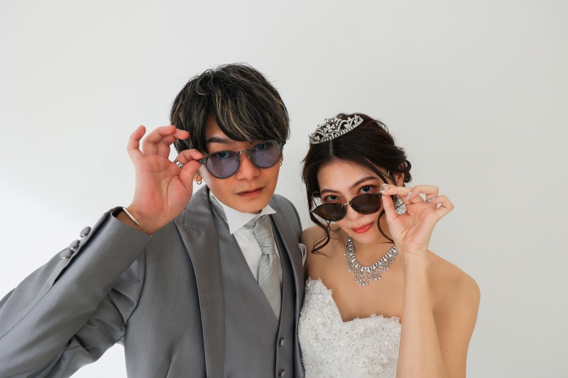 カメラを覗き込んで