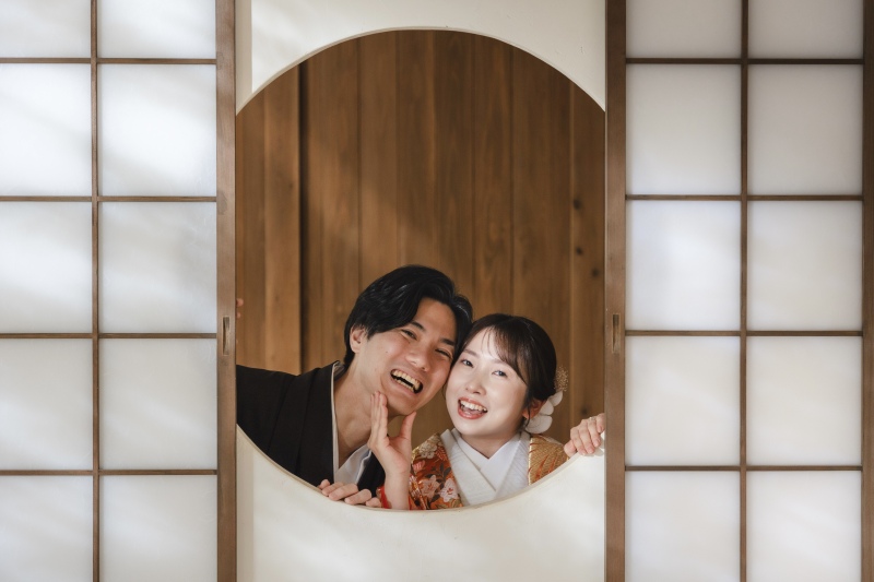 顔をバア！っと