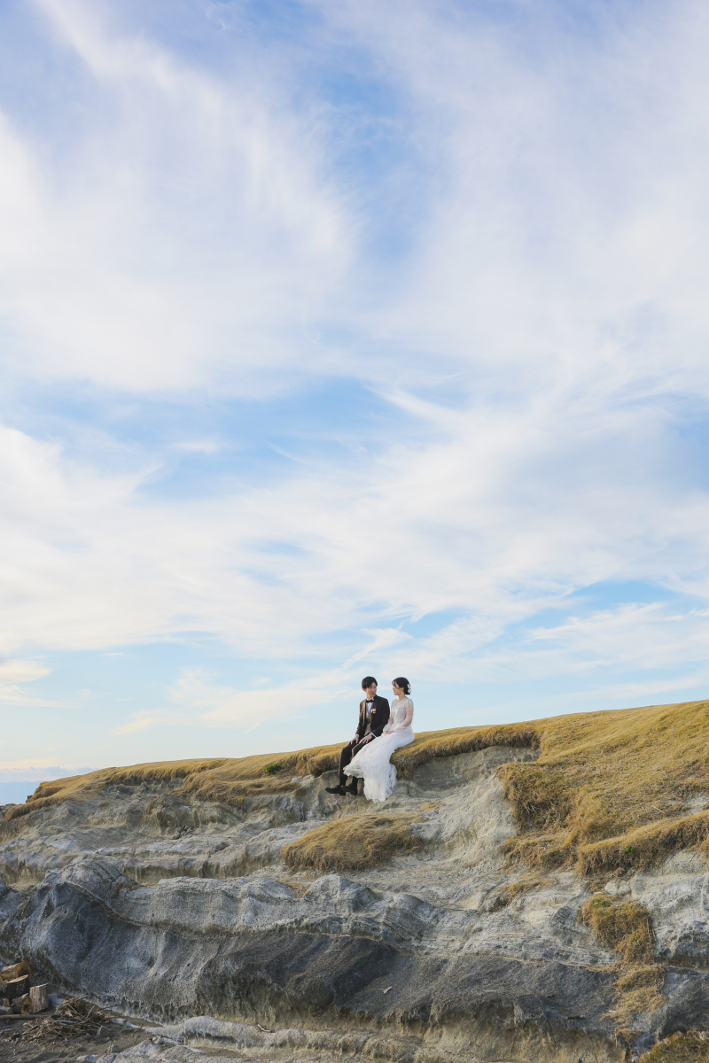 並んで座っておしゃべりカット