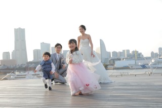 家族と一緒の大桟橋