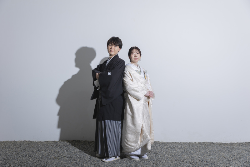 陰影が際立たせる、凛とした佇まい