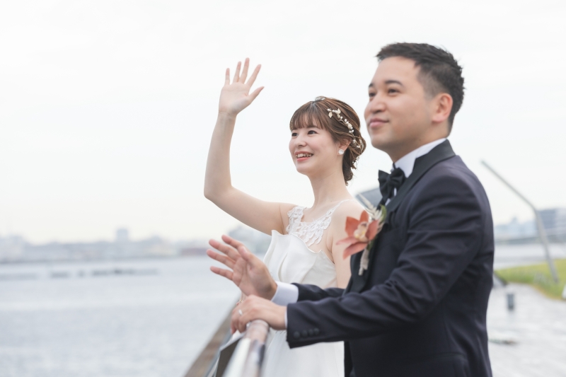 船に手を振って