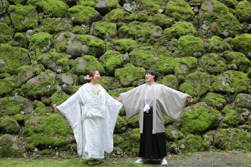 手を広げて