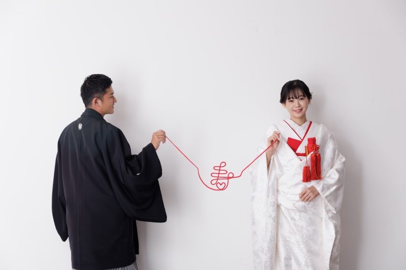 結ばれた「寿」の赤い糸