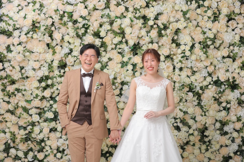 仲良く手を繋いで