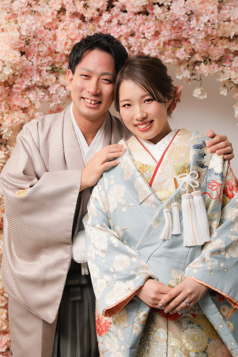 ぎゅっと肩を寄せて