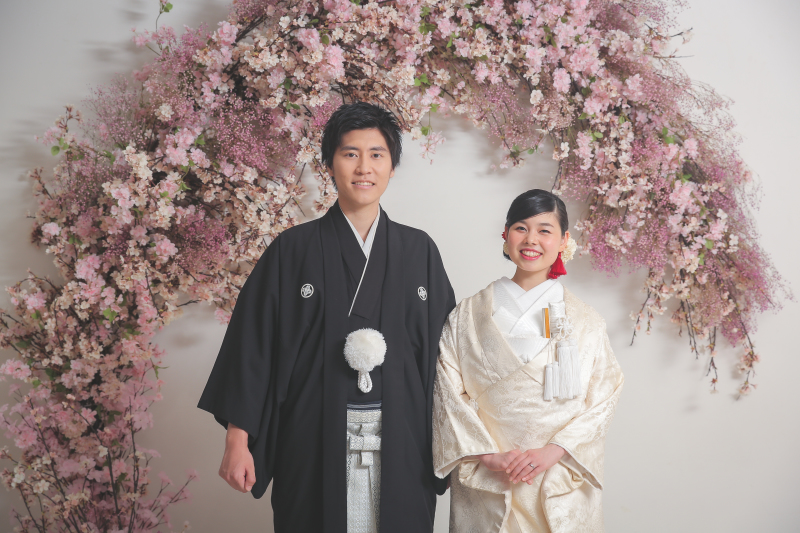 桜のアーチで明るくポップな写真に!