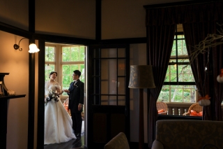 シックな洋館と光溢れるガーデン両方撮れるロケーション　photo by 谷澤明美