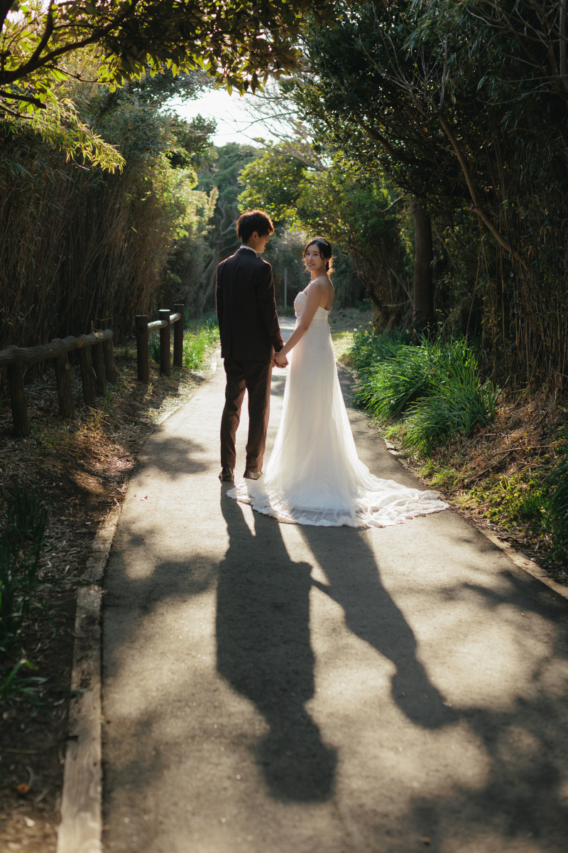 森のトンネルを抜けて