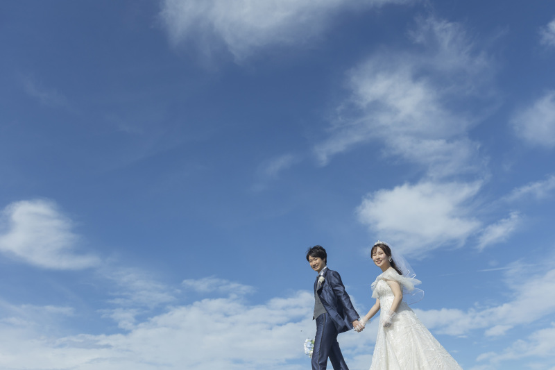 手を繋いでお散歩している雰囲気も