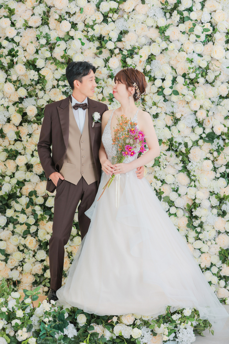 ロマンチックなフラワーウォール