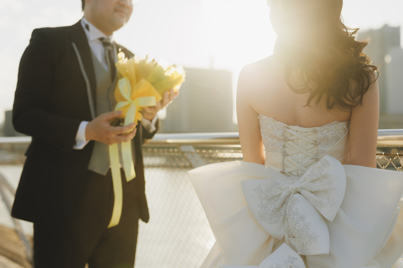 夕陽をバックに