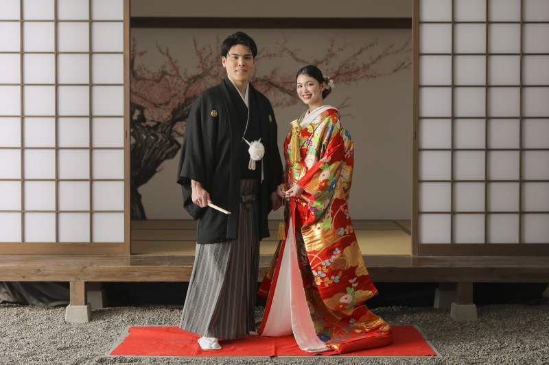 シンプルに、全身の立ち姿を。