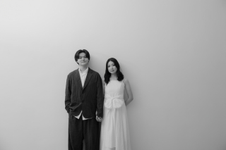 白壁で入籍フォト！