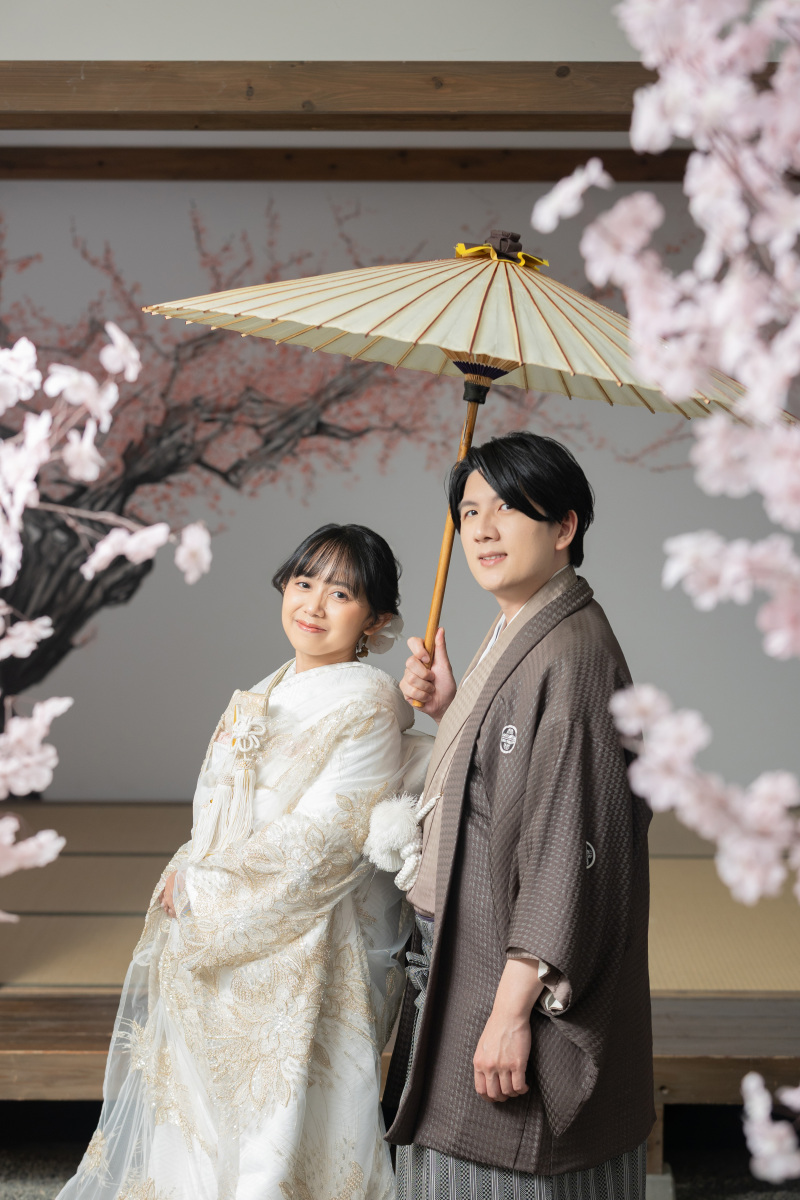 伝統が紡ぐ日本の美と、光あふれる洋装ドレスで 百崎