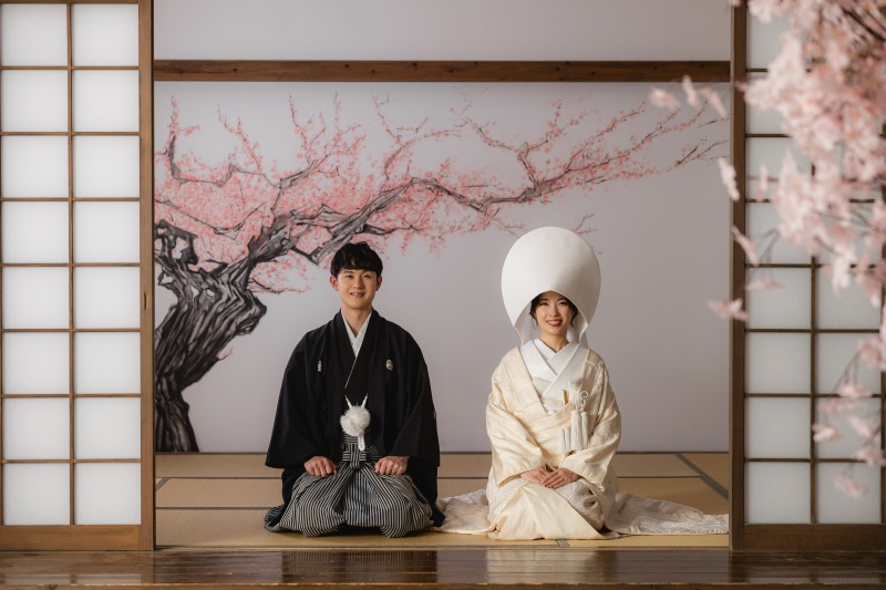 綿帽子で正座のカット