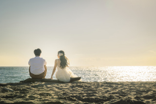 思い出の砂浜でウエディングフォトを♪