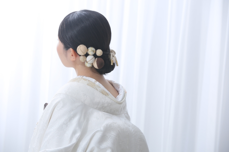 髪型や髪飾りも美しく!