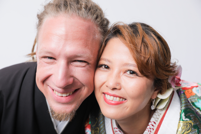 カメラを覗き込んで!