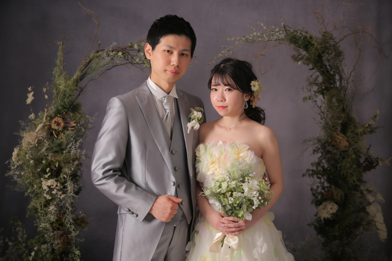 ドライフラワーの背景で大人可愛く