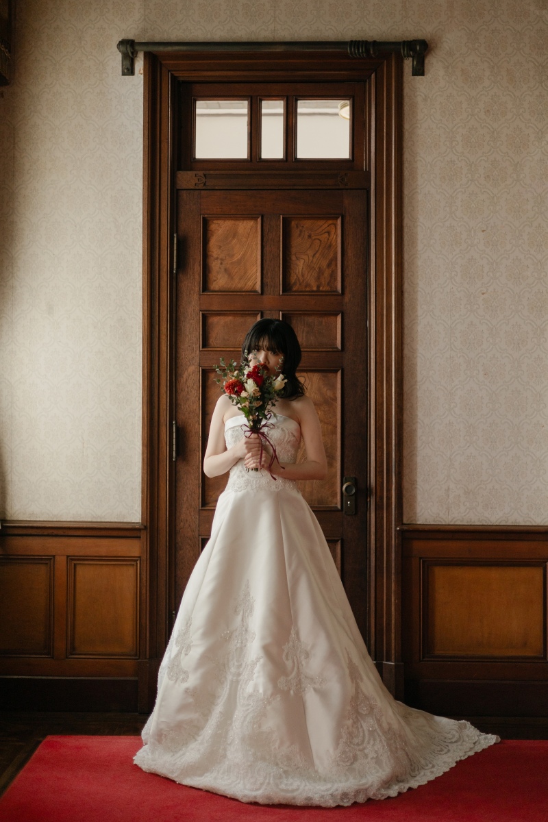 雰囲気のある窓を見つけて