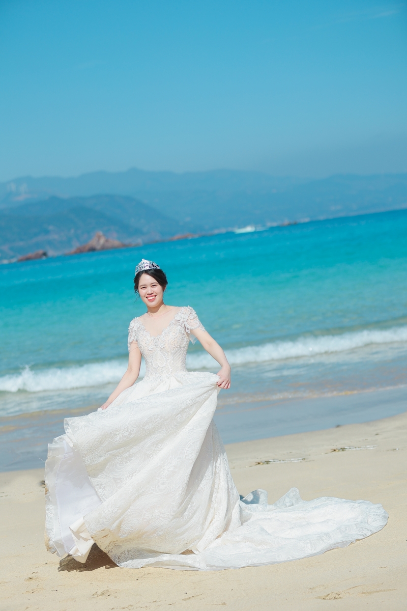 刺繍もボリュームも美しいドレス