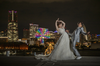 好きなアニメのポーズで大桟橋ロケーション