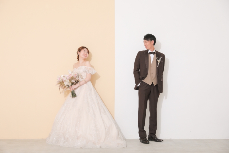 ホワイト＆ブラウンの可愛い背景での撮影！