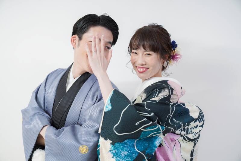ここでも新郎様の顔を隠して