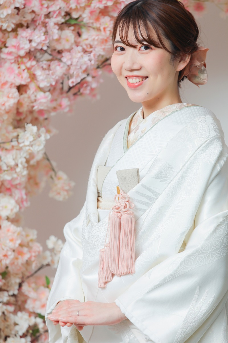 ご新婦様お一人のお写真もとっても可愛らしいです！