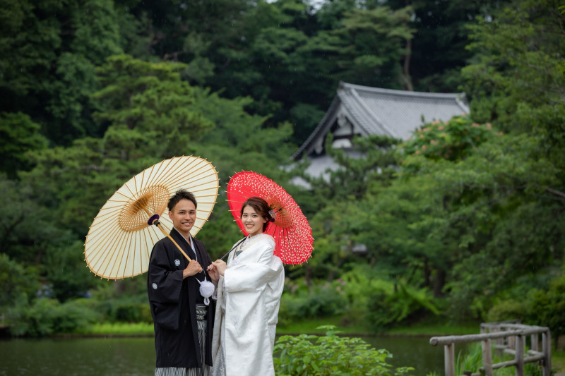 雨の滴る三渓園