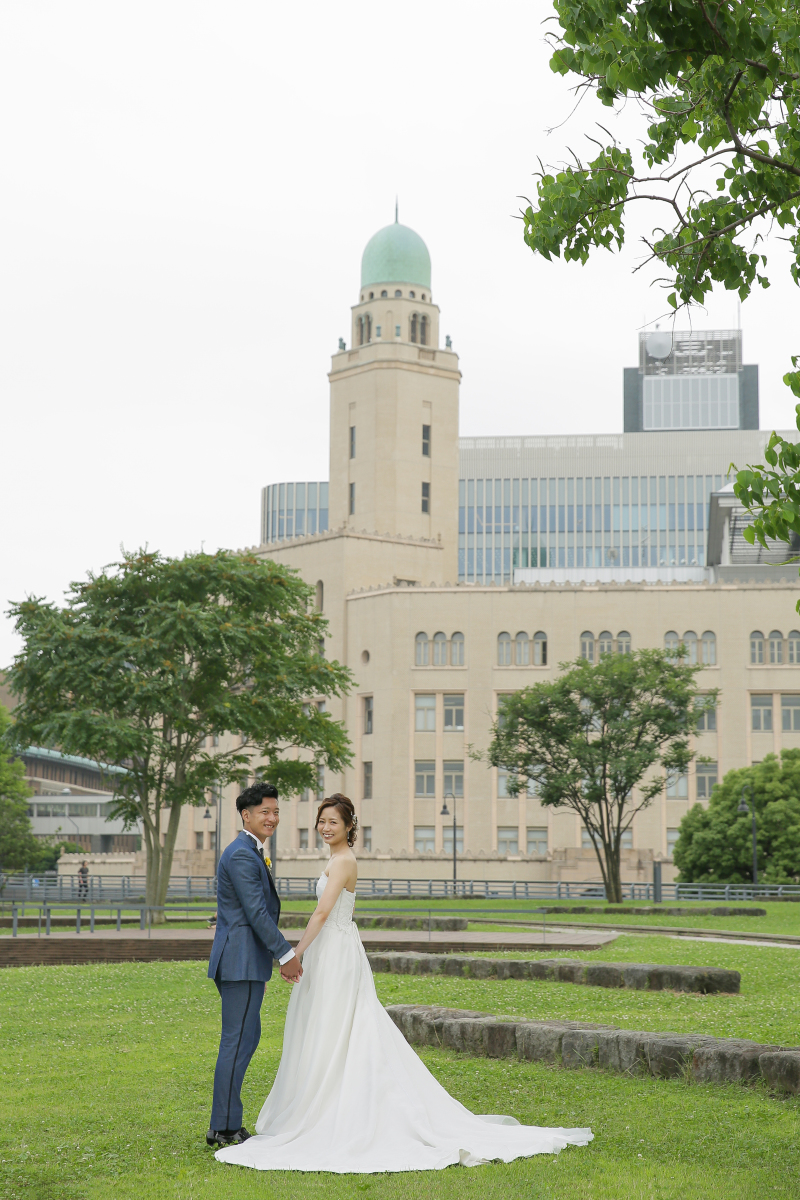 税関の見える広場にて