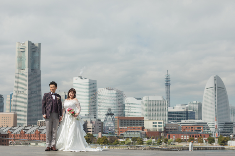 みなとみらいの背景をバックに！