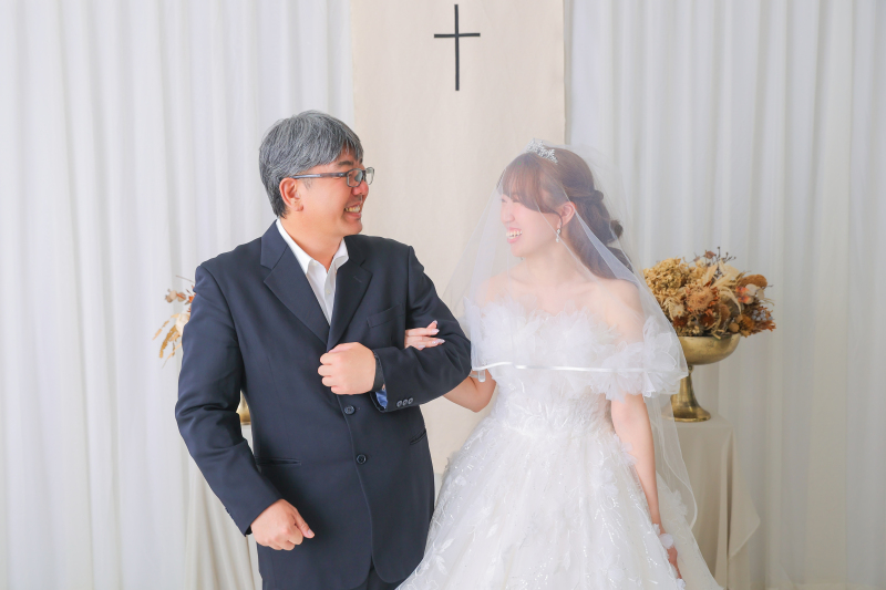 大好きなお父様と腕を組んで、溢れ出すスマイル