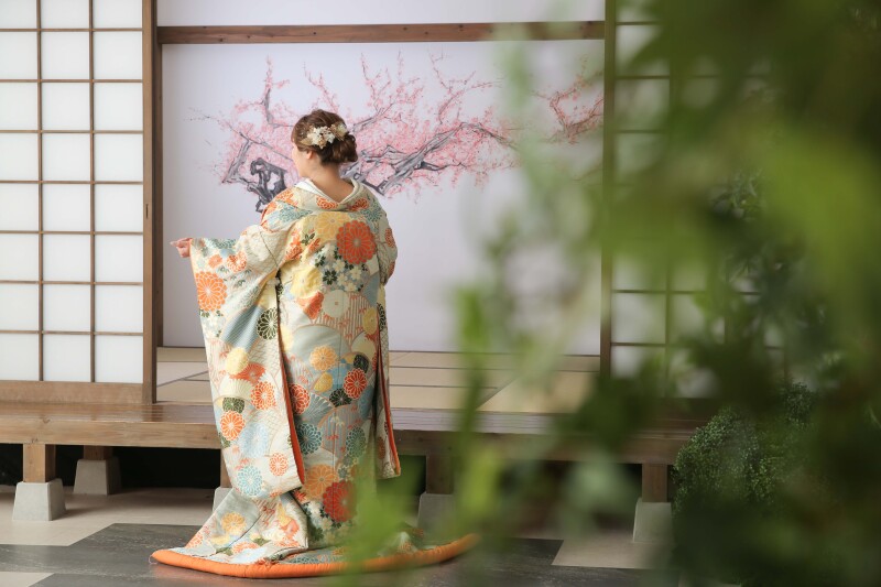 まずは１着目！明るい印象が素敵な色打掛