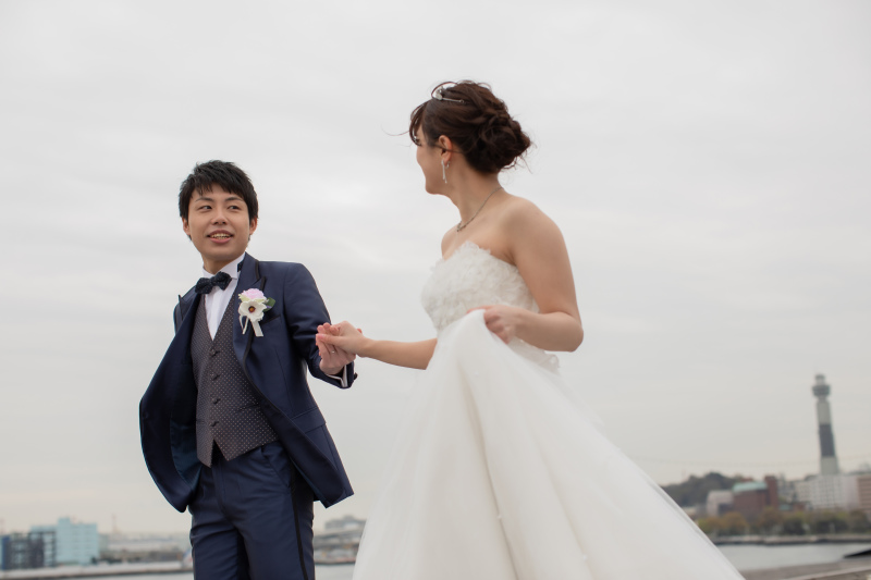 手を引く新郎様、素敵です!