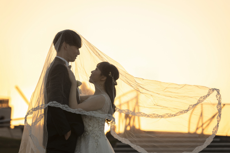夕日の時間帯にベールを使ったお写真も素敵です！ 