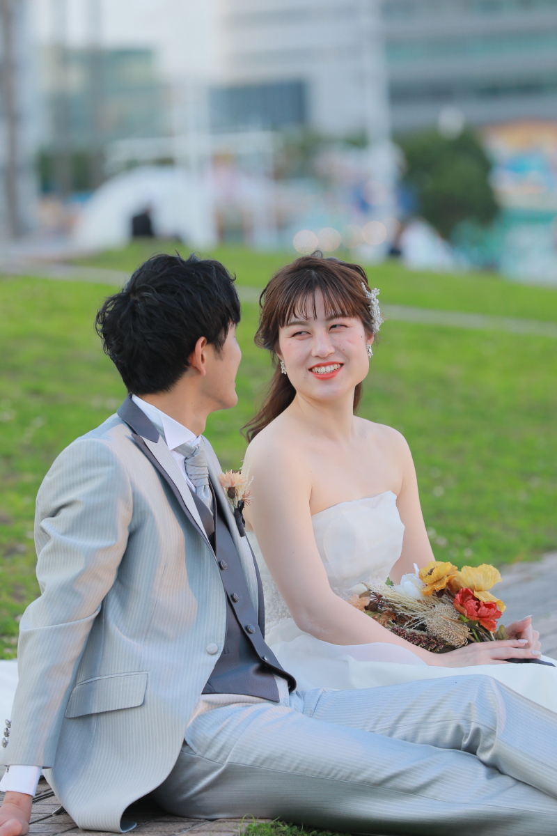 メモリアルパークの芝生にて