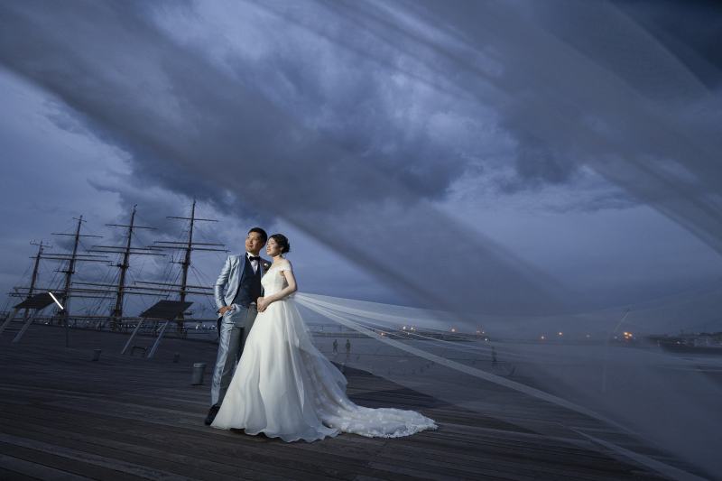 レースを使ったインパクトのある一枚も