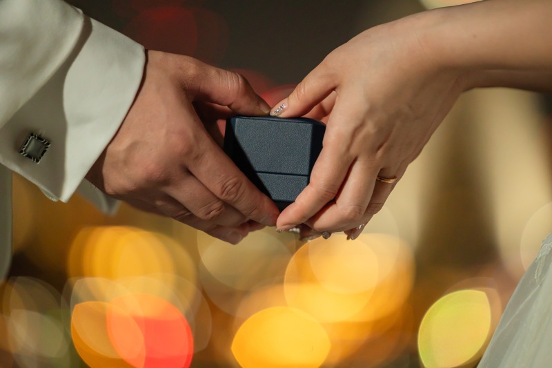 プロポーズシーンからのお手元ショットも