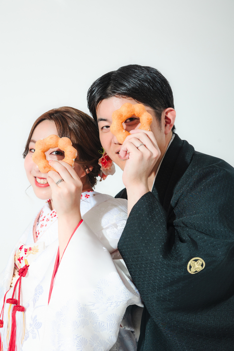 【ドーナツアイ】遊び心たっぷりのひょっこりポーズ