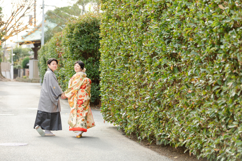 手を繋いで仲良く