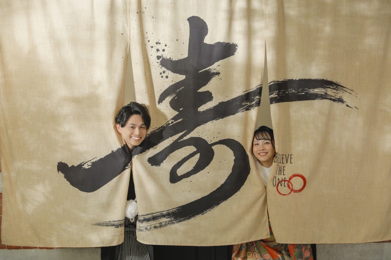 暖簾からひょっこり