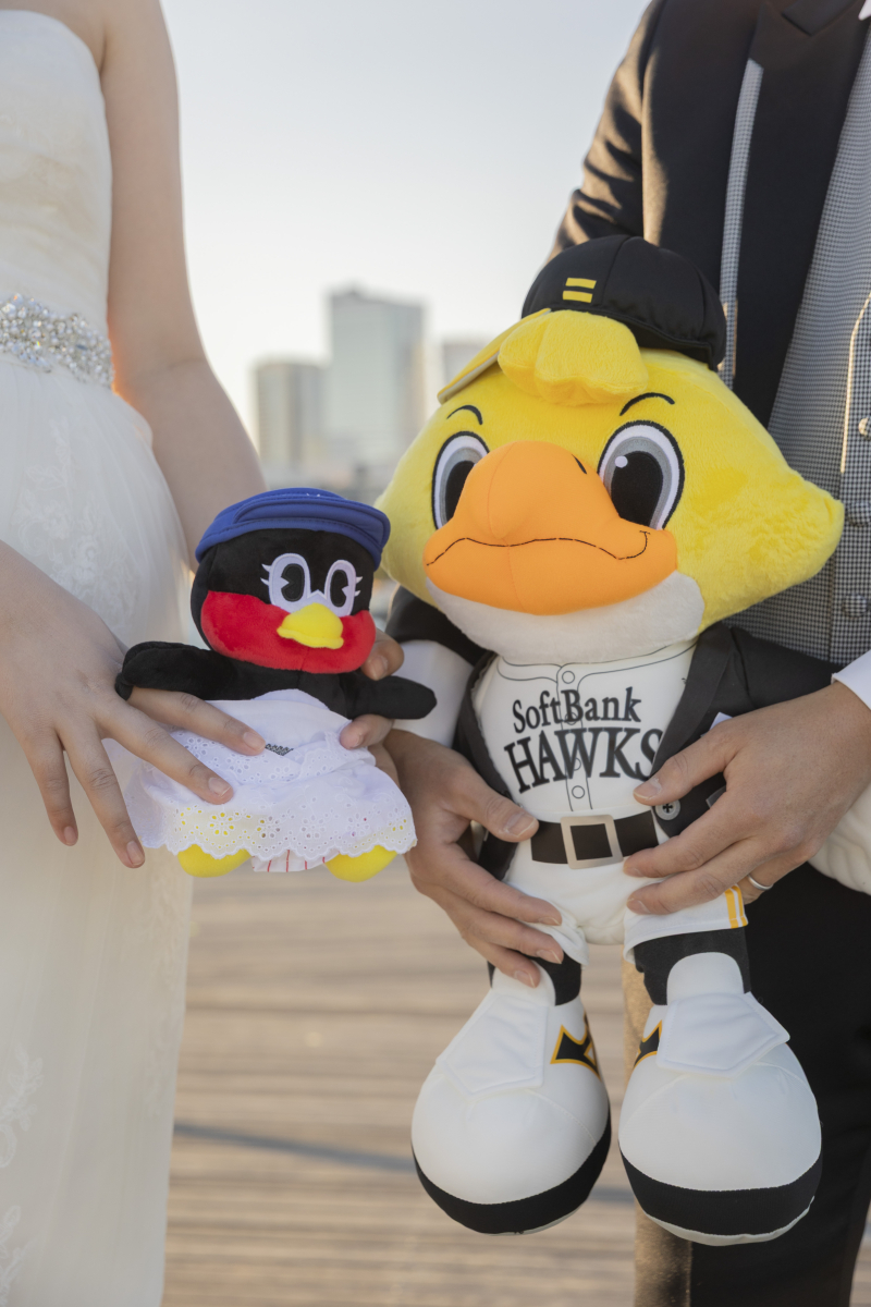 球団のマスコットと！