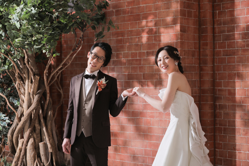 最後は手を取り合って