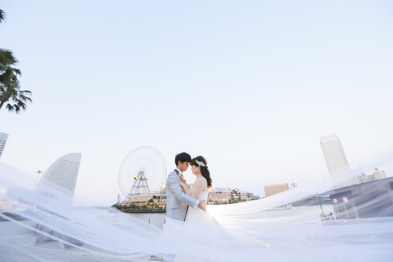 抱き合うお二人